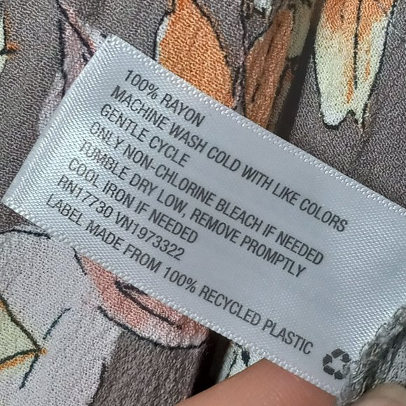 Xhiliration Spring Ruffle Gray Floral V Neck‎ Short Sleeve SZ L Women's Dress - Picture 6 of 9